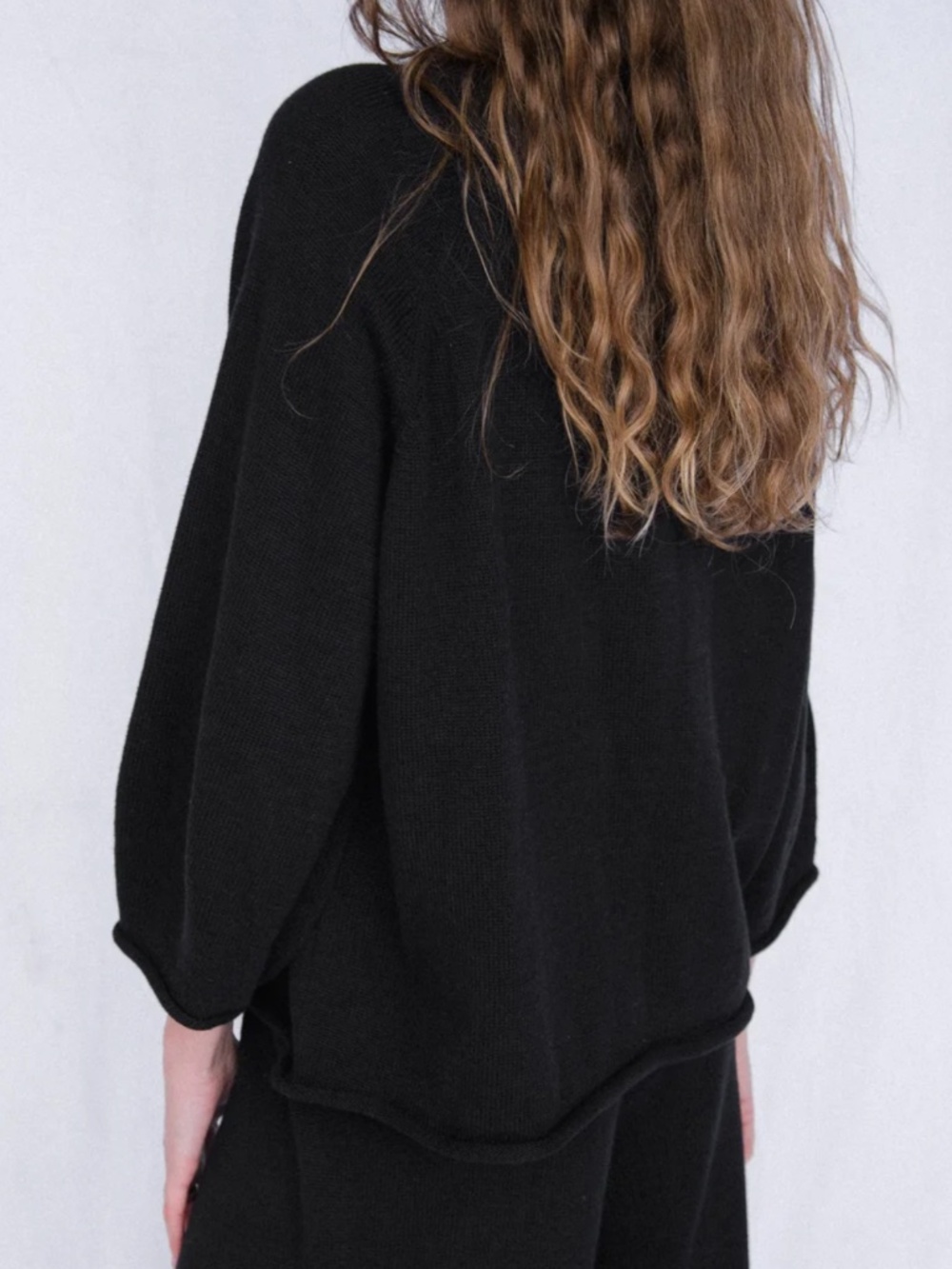 Sounderhaus Jeanie Sweater in True Black - Picture 3 of 10